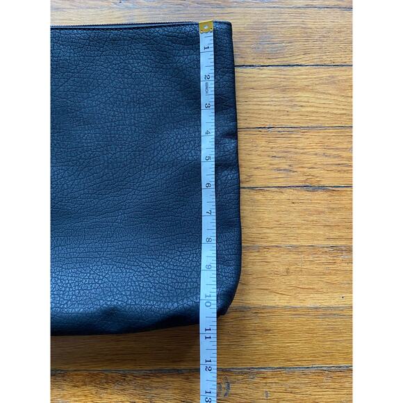 FREE PEOPLE Large Black Faux Leather Textured Pouch - Picture 8 of 9